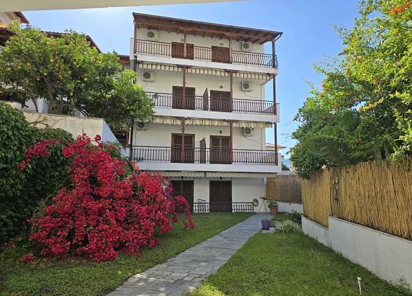 vila janis 1 neos marmaras